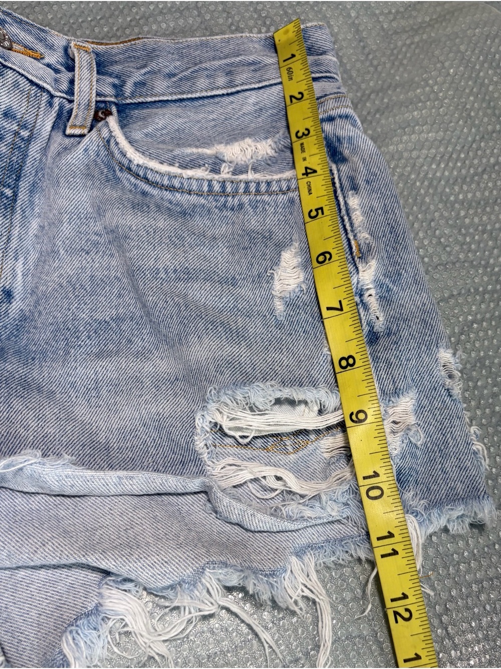 AGOLDE Light Wash Distressed Denim Womens Shorts SZ 26 - Picture 5 of 5